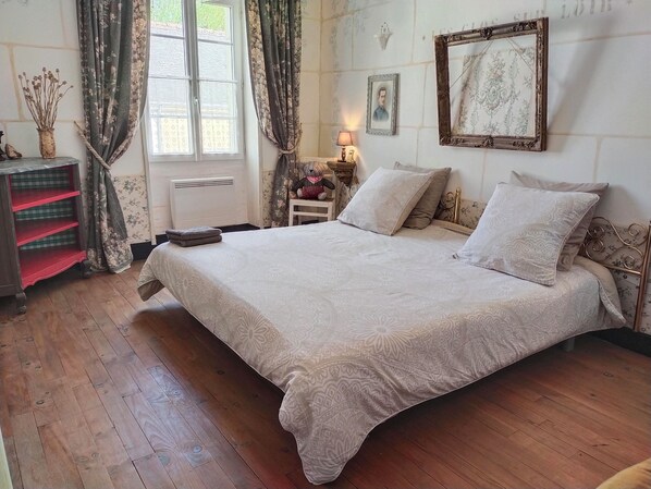 1 bedroom, iron/ironing board, travel cot, free WiFi