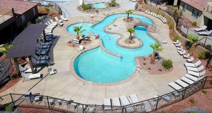 Paradise Village Home in Santa Clara, Poolside Location, Private Hot Tub, BBQ