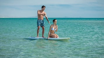 Chaises longues, serviettes de plage