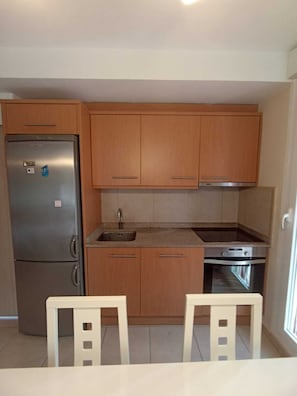Fridge, microwave, oven, stovetop - Townhouse with beautiful views of the Sierra de Irta, special price for 28 nights  (Peñíscola)