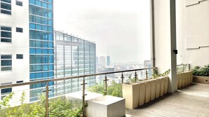 Property grounds - Lovely 1 Bedroom with City View in the middle of BGC (Taguig)