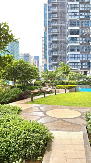 Property grounds - Lovely 1 Bedroom with City View in the middle of BGC (Taguig)