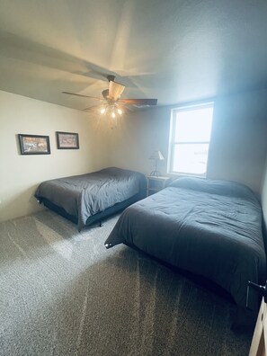 3 Schlafzimmer, Reisekinderbett, WLAN, Bettwäsche