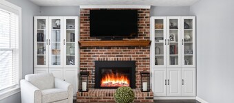 Stylish Comfort and Hot Tub at Clay Terrace