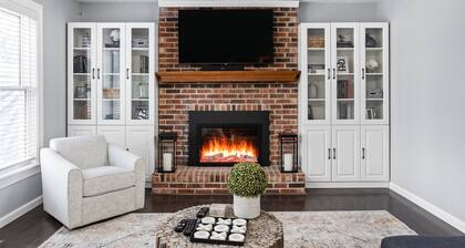 Stylish Comfort and Hot Tub at Clay Terrace