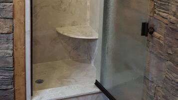 Dusche, Handtücher, Seife, Shampoo