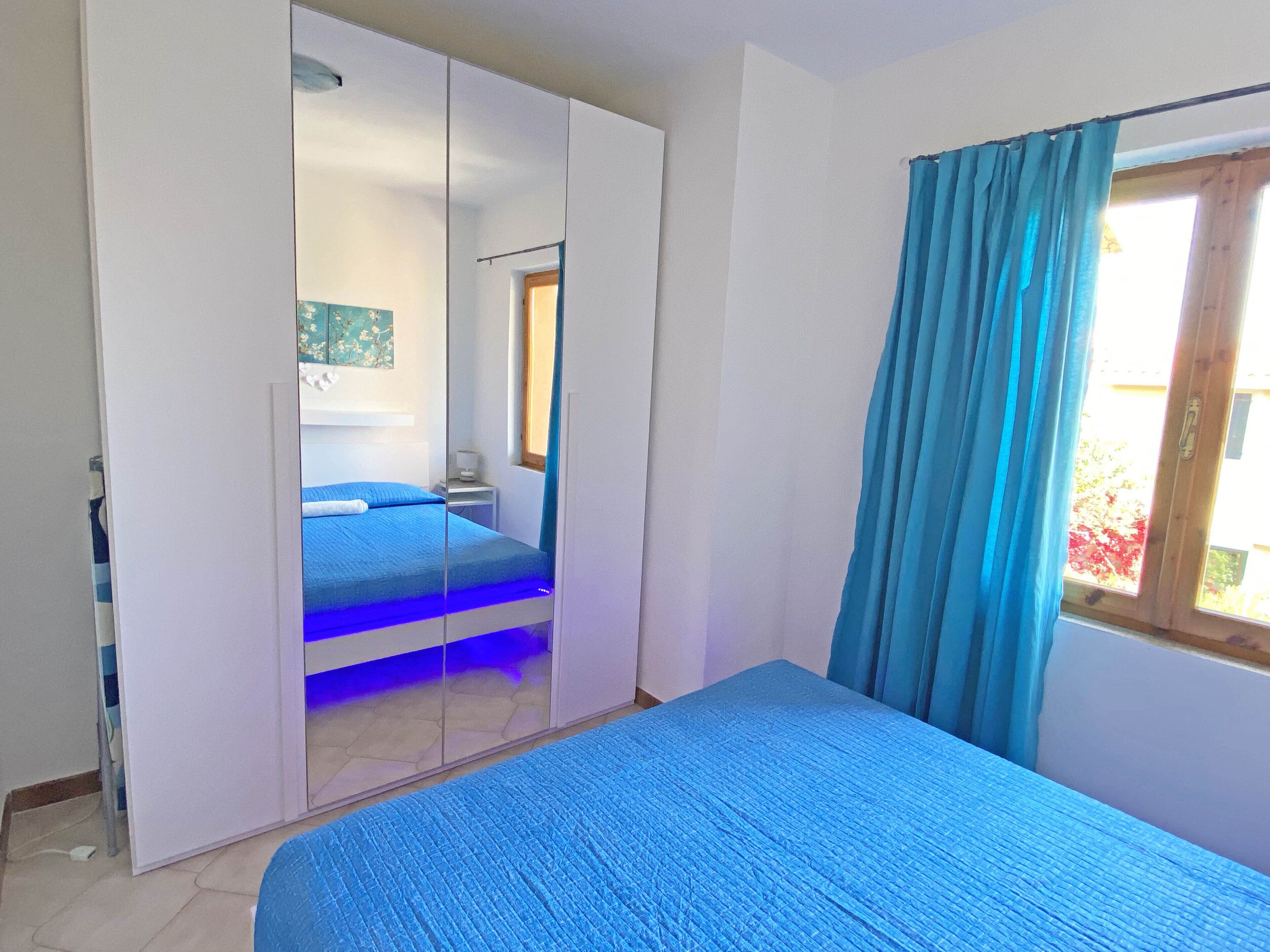 1 bedroom, hypo-allergenic bedding, down comforters