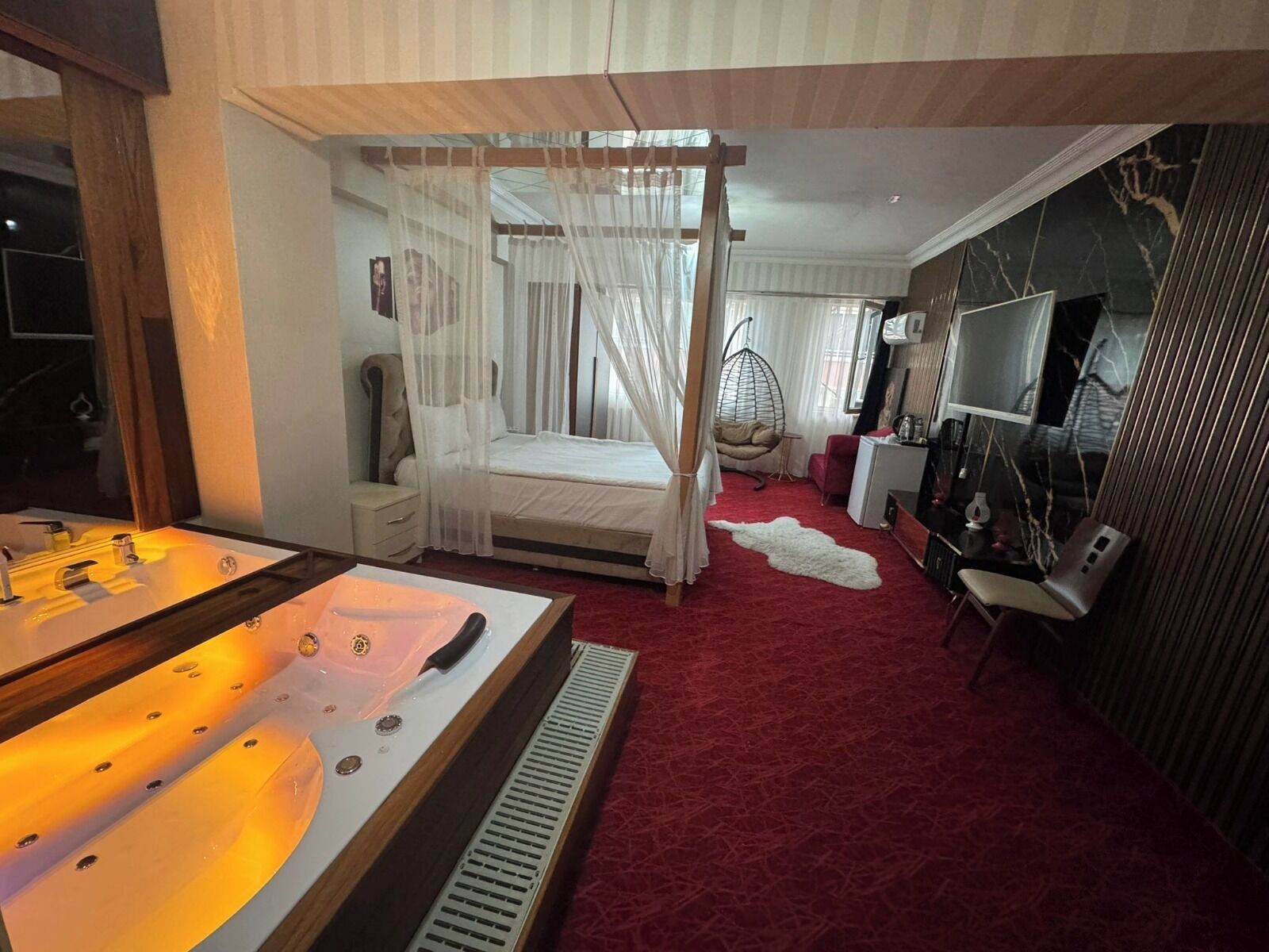 奢华双人房 | 埃及棉床单、高档床上用品、羽绒被、记忆海绵床垫