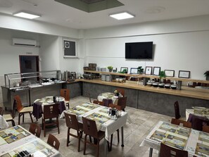 TĂ€gliches inbegriffenes FrĂŒhstĂŒcksbuffet