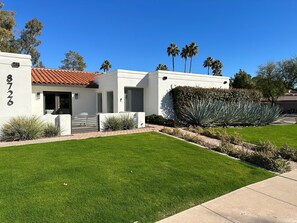Exterior - Desert Oasis with Huge Backyard for Entertaining Pool Hot tub 10 mins from TPC! (Scottsdale)