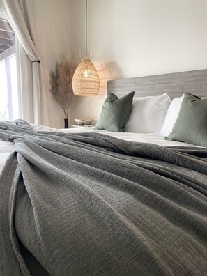 3 bedrooms, desk, iron/ironing board, travel crib