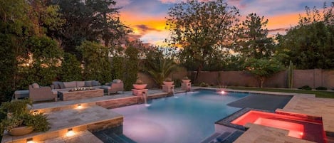 Alberca al aire libre y alberca climatizada