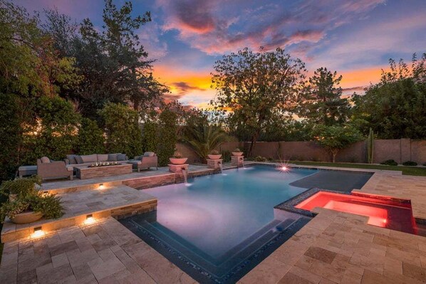 室外游泳池，恒温泳池