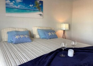 3 bedrooms, desk, WiFi, bed sheets