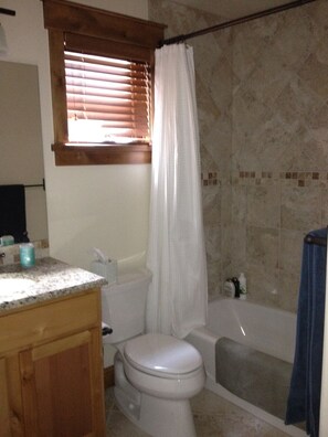 淋浴設備、風筒、提供毛巾、番梘