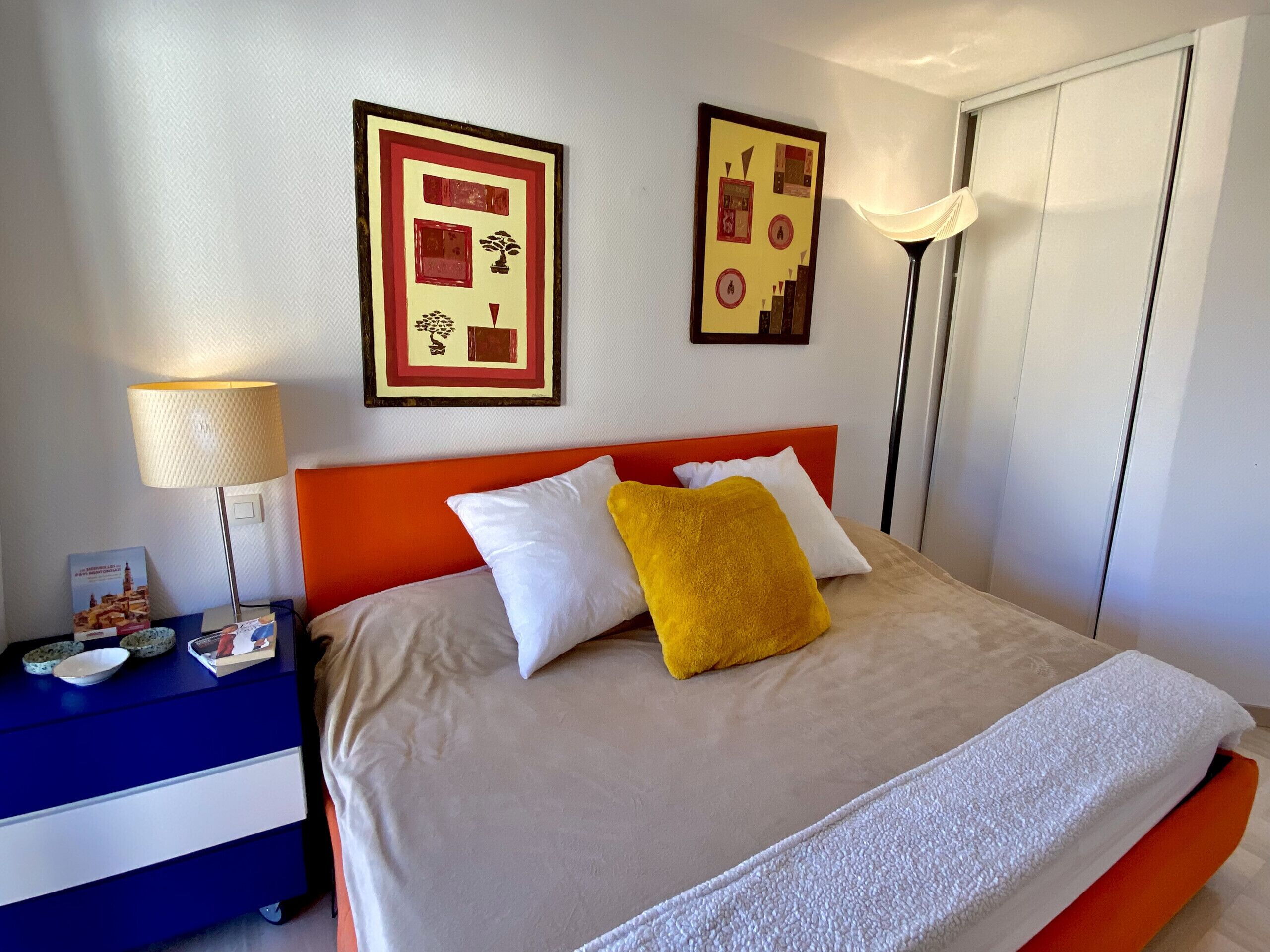 1 soverom, strykejern/-brett, internettilgang og sengetøy