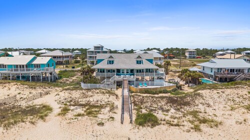South Wind: Gorgeous Beachfront Home, Private Pool, Hot Tub, Fire Pit