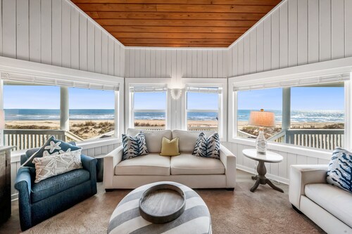 South Wind: Gorgeous Beachfront Home, Private Pool, Hot Tub, Fire Pit