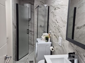 Doccia, asciugacapelli, asciugamani