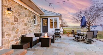 20 min to Sight& Sound*game room*patio*hot tub