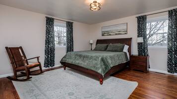 6 soveværelser, skrivebord, strygejern/strygebræt, weekendseng