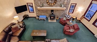 Spacious Mountain Home with Hot Tub on 10 Acres, Nearby Skiing