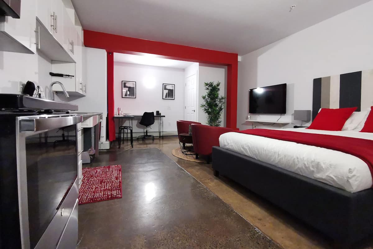 Studio suite, toegankelijk voor mindervaliden | 1 slaapkamer, donzen dekbedden, een bureau, een laptopwerkplek