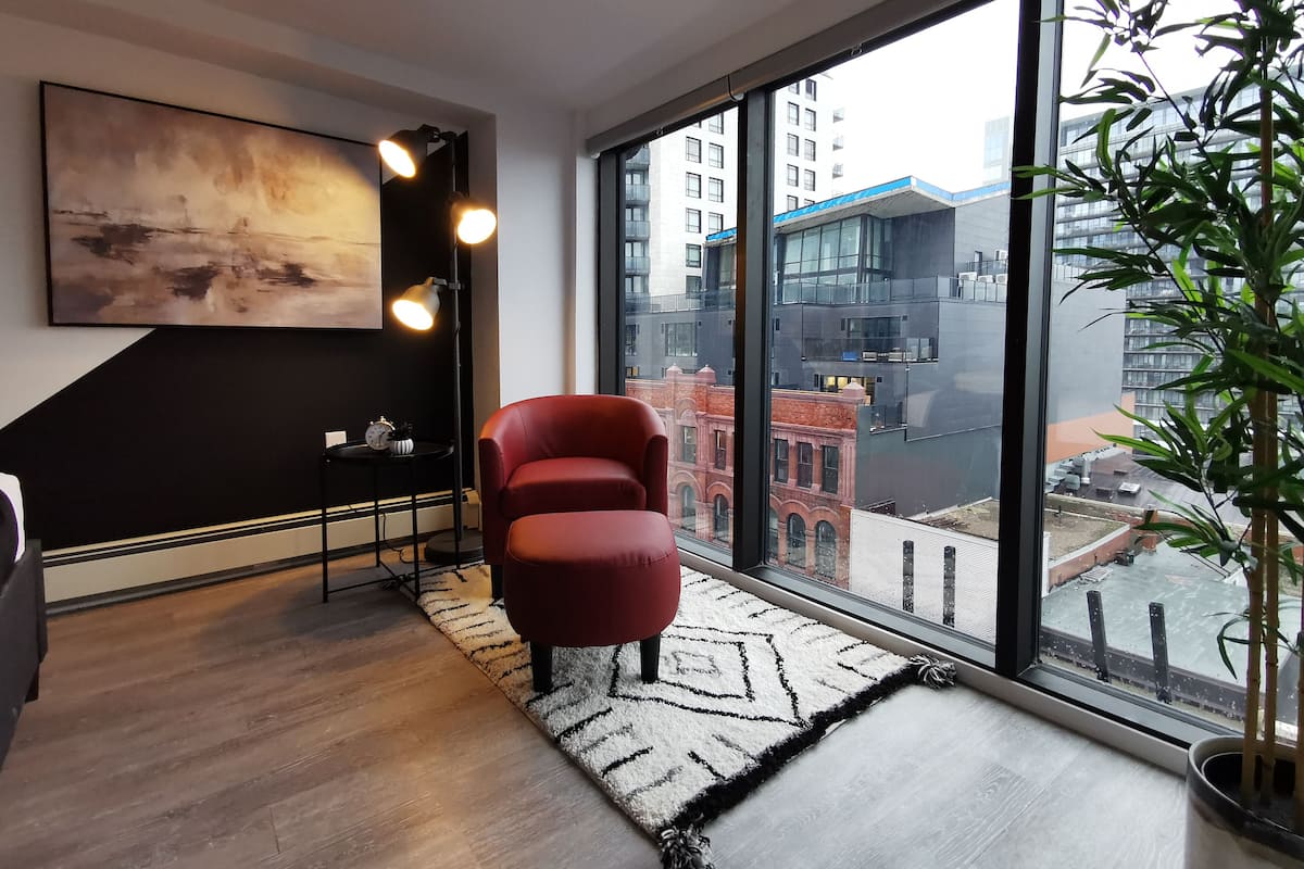 Premium penthouse, 1 queensize bed, balkon, uitzicht op haven | 1 slaapkamer, donzen dekbedden, een bureau, een laptopwerkplek