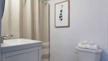 Premium Penthouse, 1 Queen Bed, Balcony, Harbor View | Bathroom | Shower, hair dryer, towels, soap