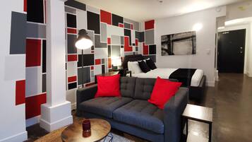 Suite studio (304) | Couette en duvet, bureau, espace de travail pour ordinateurs portables