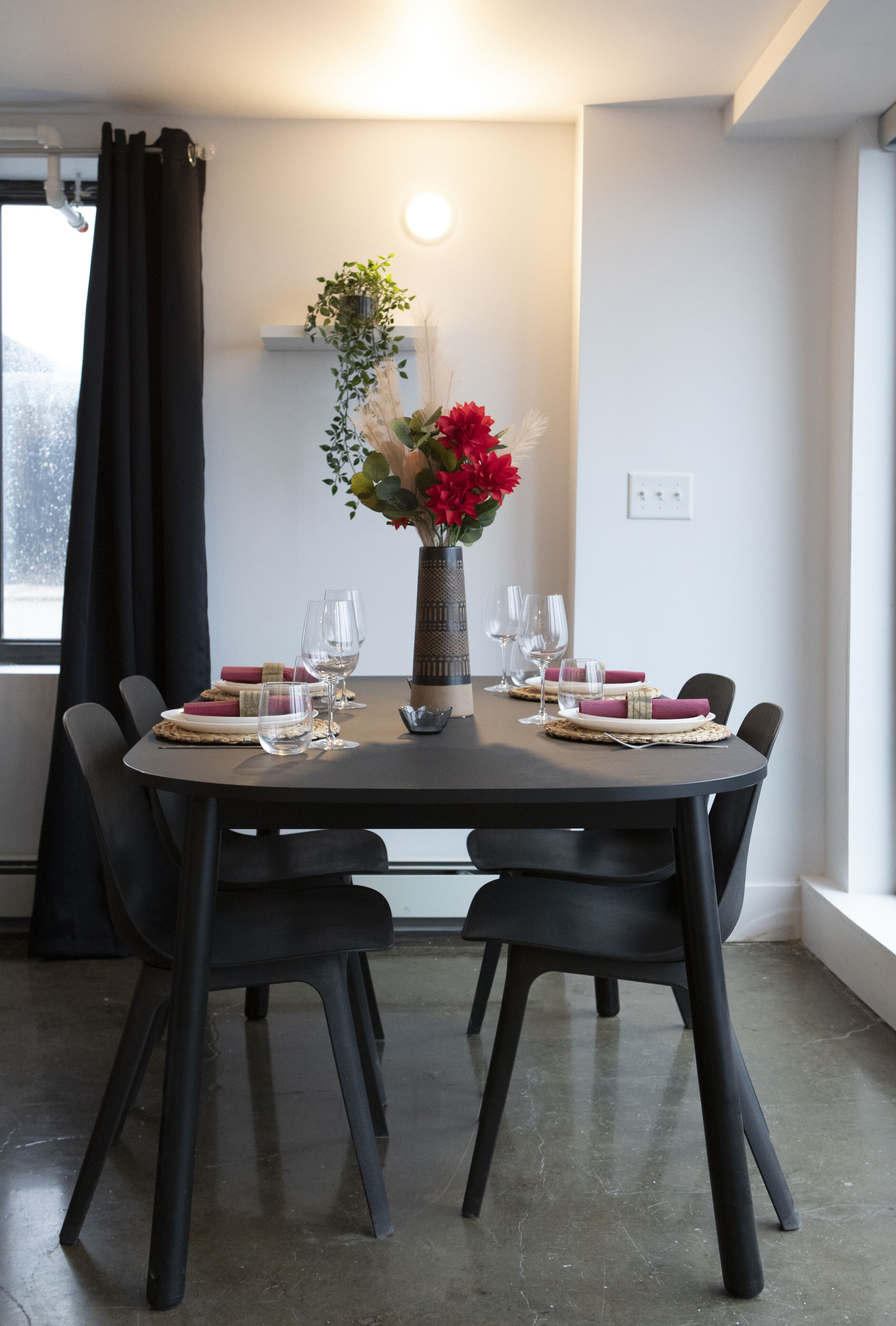 Premium Penthouse, 1 Queen Bed, Balcony, Harbour View | In-room dining
