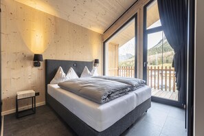 4 bedrooms, travel crib, free WiFi, bed sheets