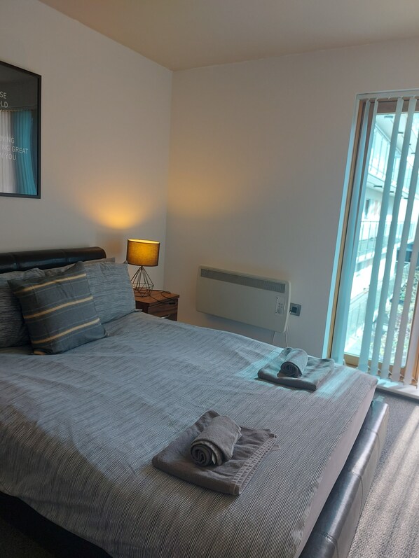 2 bedrooms, desk, iron/ironing board, travel crib