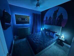 5 bedrooms, desk, travel crib, WiFi