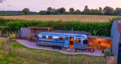 Airstream, Devon Hideaways - a shepherds hut that sleeps 2 guests in 1 bedroom