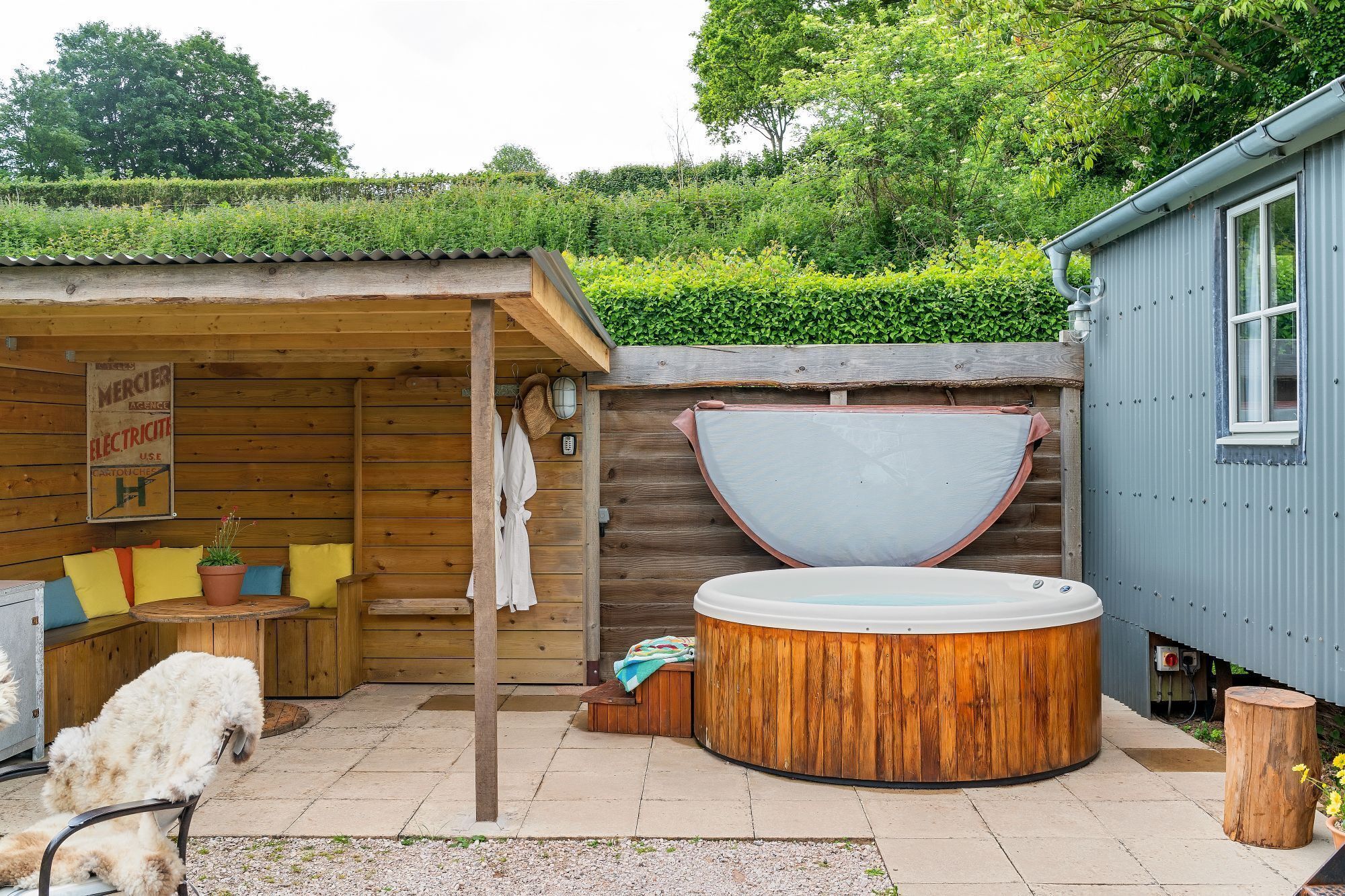 Outdoor spa tub