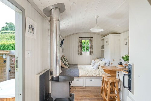 Apple Blossom, Hot Tub,Woodburner