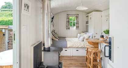 Apple Blossom, Hot Tub,Woodburner