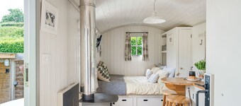 Apple Blossom, Hot Tub,Woodburner