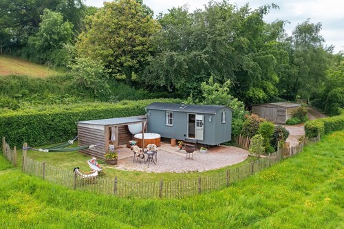 Apple Blossom, Hot Tub,Woodburner