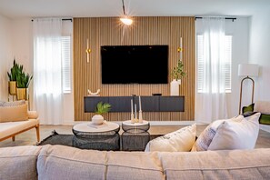 Smart TV - Luxury 6br/6bth at Champions Gate 290 (Davenport)