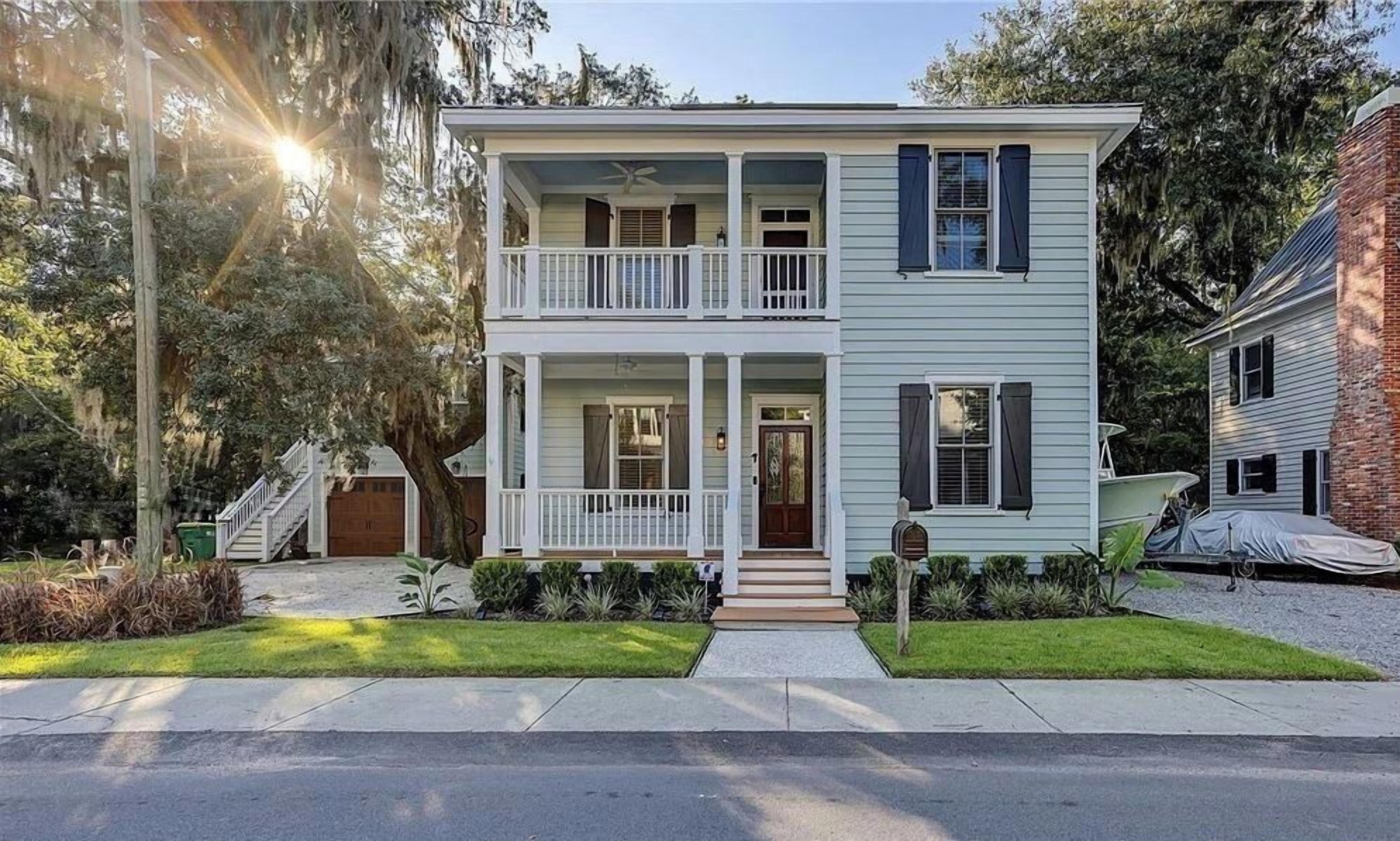 The Bluffton Village Home-5BR Old Town Luxury, Includes Separate Carriage House!