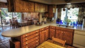 Fridge, microwave, oven, stovetop - Secluded, Nature Trails, Dark Sky. Near Garner & Lost Maples State Parks. (Utopia)