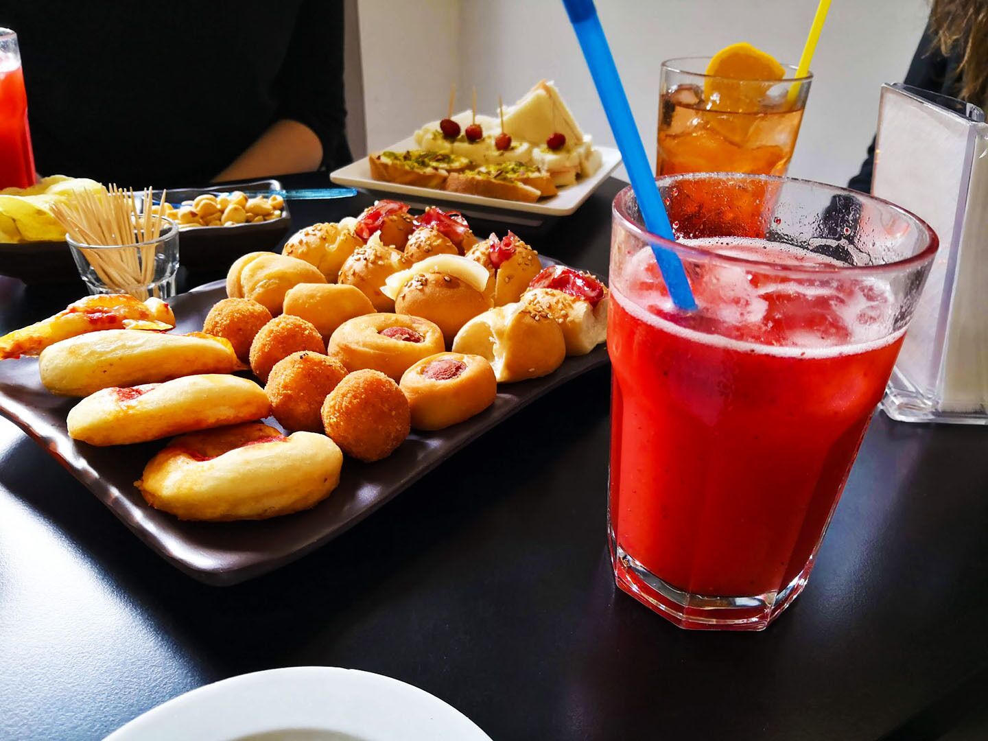 Alimentos y bebidas