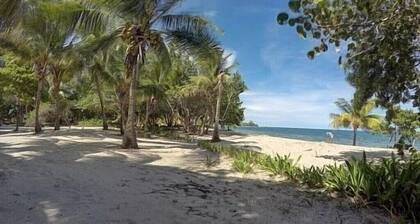 Charming 2BR Beach House: Ideal for Extended Stays