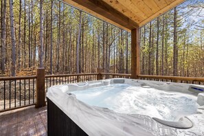 Outdoor spa tub - Brand New, 4 Master Bedroom, 4.5 Bath, Fireplaces, Hot Tub, Large Patio (Broken Bow)