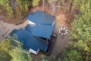 Exterior - Brand New, 4 Master Bedroom, 4.5 Bath, Fireplaces, Hot Tub, Large Patio (Broken Bow)