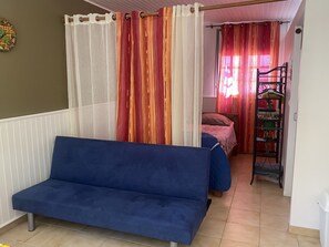 Iron/ironing board, free WiFi, bed sheets