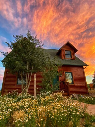 Beautiful Family Cabin for Fun Outdoor Adventure! Minutes from Breckenridge.