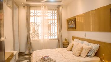 1 Schlafzimmer, Schreibtisch, WLAN, Bettwäsche